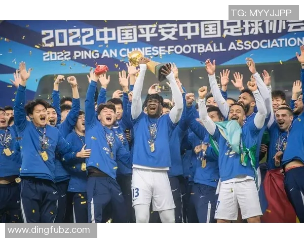 毛发浓密的足球明星们如何在赛场上展现个人魅力与风采 毛发浓密的足球明星们如何在赛场上展现个人魅力与风采