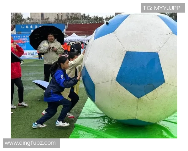 三里屯足球明星闪耀赛场引领年轻人热爱足球的潮流与梦想