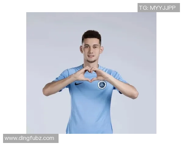 新疆足球退役明星的传奇人生与成就探秘