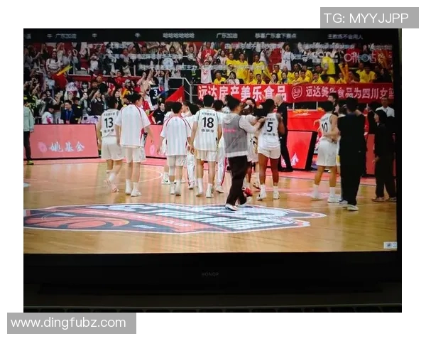 曾凡博的篮球之路:从青涩少年到耀眼明星的成长历程与未来展望 曾凡博的篮球之路:从青涩少年到耀眼明星的成长历程与未来展望